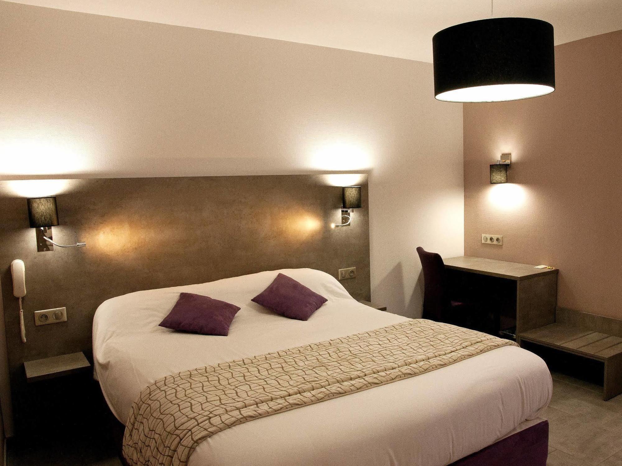 Logis Hotel Restaurant Azalees Tournon-sur-Rhone Exterior photo