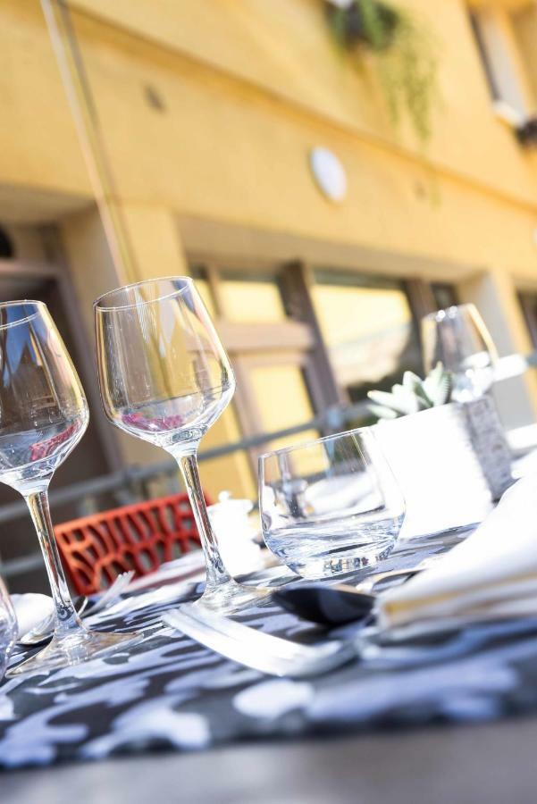 Logis Hotel Restaurant Azalees Tournon-sur-Rhone Exterior photo